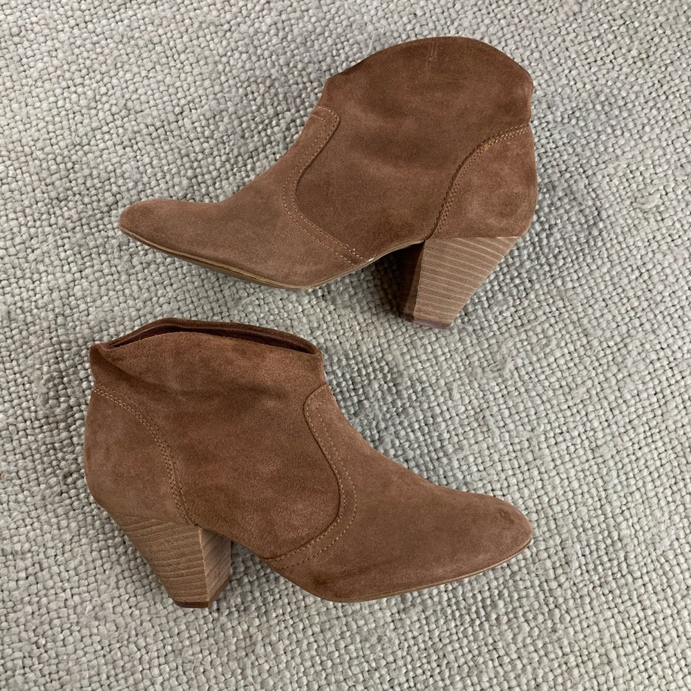 Nine West ankle bootie